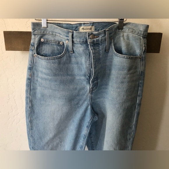 Madewell|Classic straight Jean in distressed style, light wash & high waisted••• - Picture 6 of 16